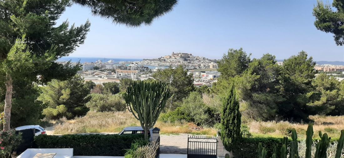 Geweldige gerenoveerde villa gelegen op een paar minuten van Ibiza-stad