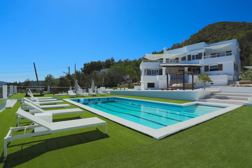 Fantastische luxe villa met verhuurvergunning in Sa Carroca