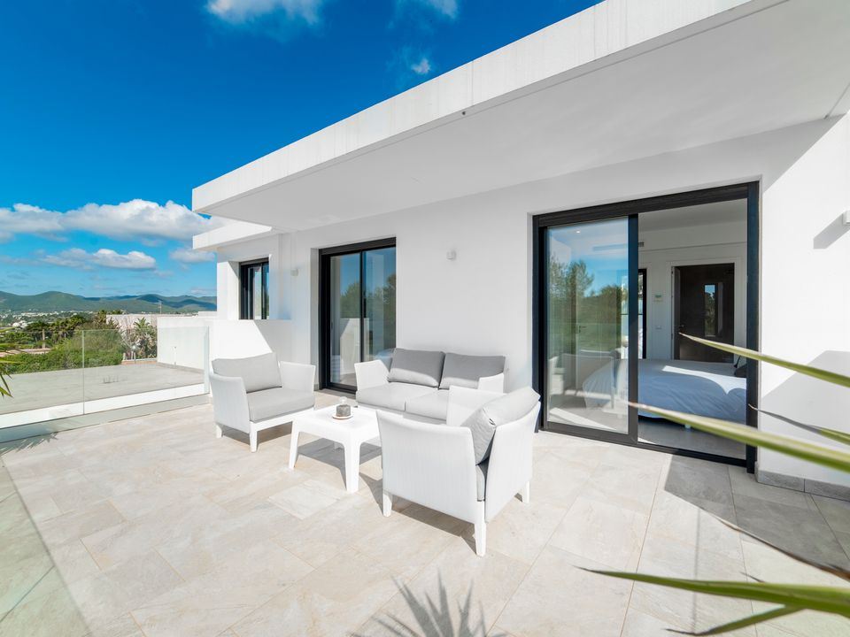 Recent gebouwde villa te koop met panoramisch uitzicht