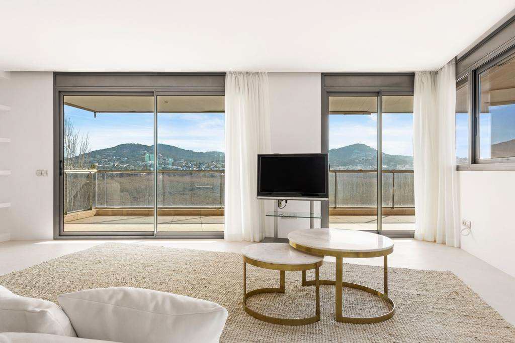Uitstekend luxe appartement met groot terras en prachtig uitzicht op zee