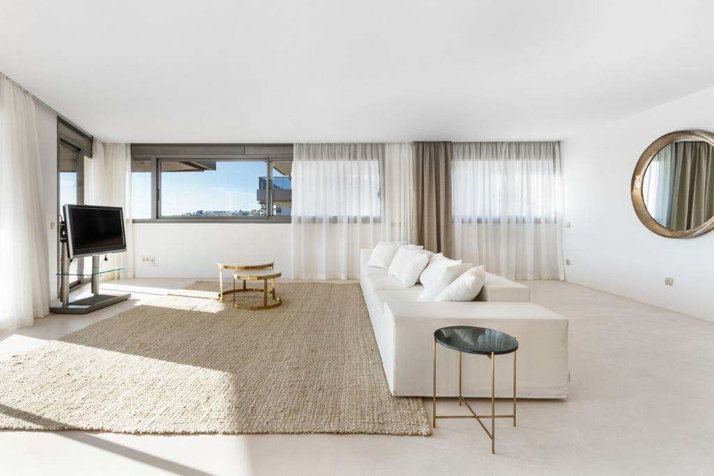 Uitstekend luxe appartement met groot terras en prachtig uitzicht op zee