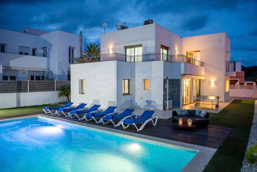 Moderne villa op centrale locatie nabij het strand van Talamanca en Ibiza-stad
