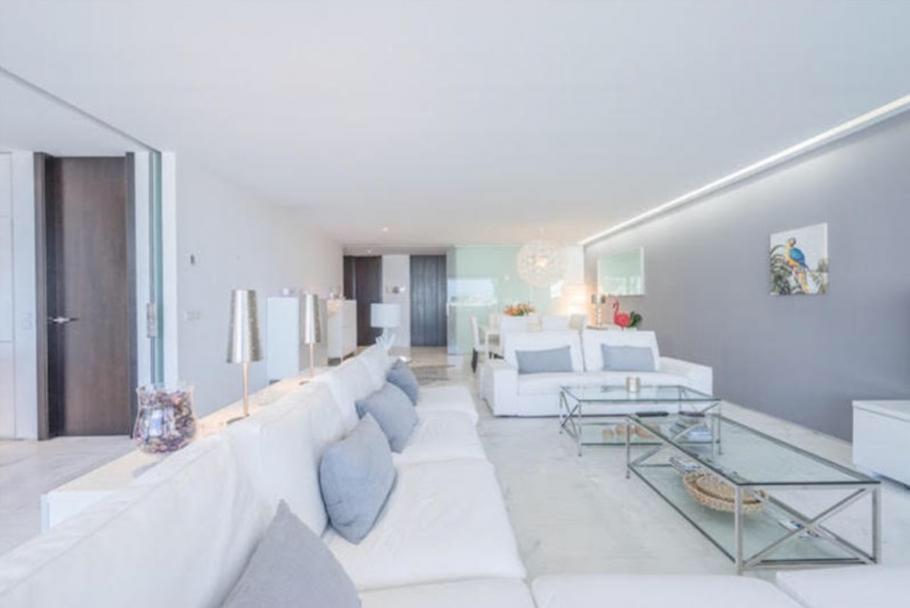 Luxe appartement op de eerste verdieping van 320 m² in het mooie complex van Es Pouet