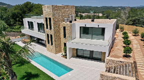 Nieuwe villa in de prestigieuze gated community van Roca Llisa