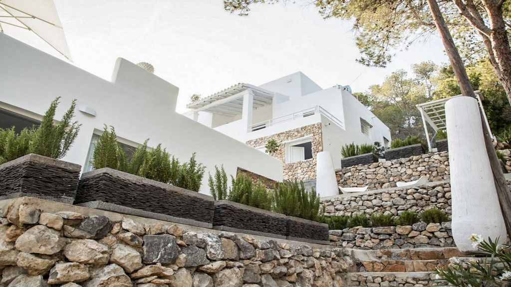 Elegante en ruime villa te koop in de buurt van Ibiza