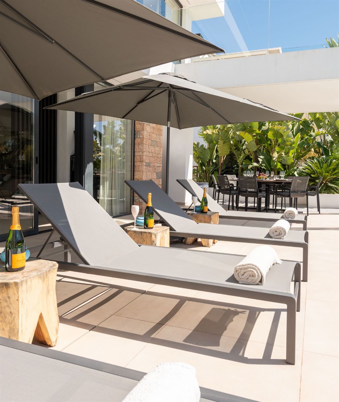 Moderne villa met 6 slaapkamers op een van de meest gewilde locaties op Ibiza