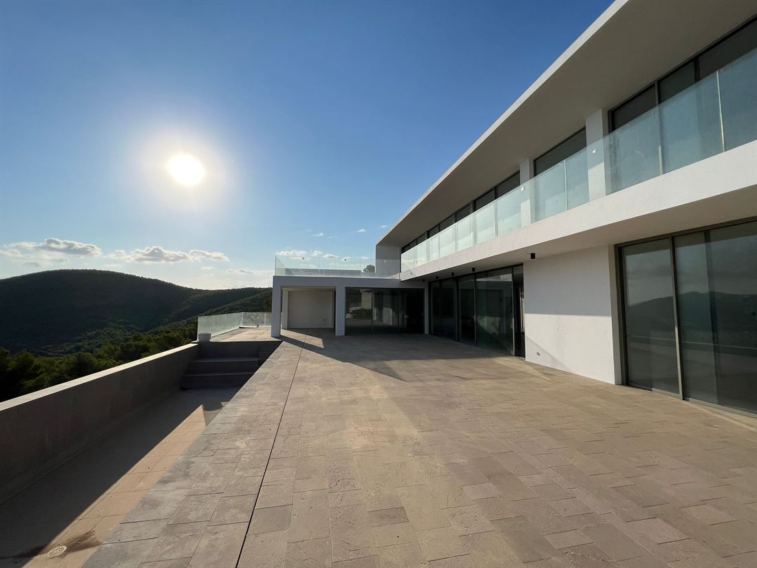 Nieuw gebouwde moderne villa in Roca Lisa met prachtig uitzicht