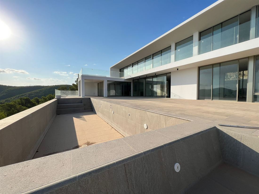 Nieuw gebouwde moderne villa in Roca Lisa met prachtig uitzicht