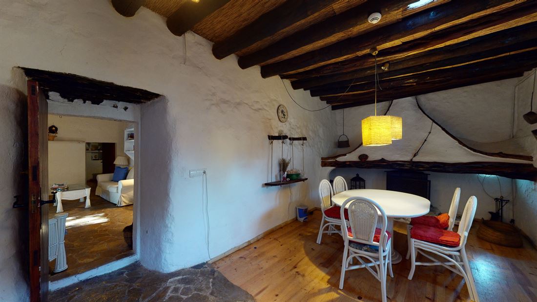 Rustiek huis met spectaculair uitzicht in Sant Joan de Labritja te koop