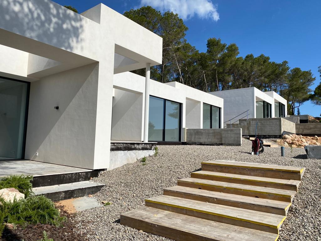 Gloednieuw gebouwde villa met prachtig uitzicht in een landelijke omgeving dichtbij Santa Eulalia