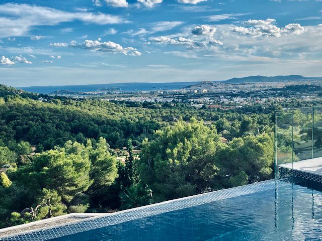 Moderne villa van hoge kwaliteit in Can Furnet met adembenemend panoramisch uitzicht
