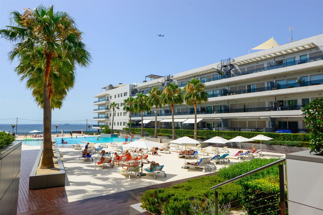Luxe appartement in Playa den Bossa te koop Eerste lijn naar de zee