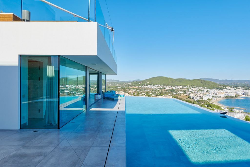 Unieke moderne villa met spectaculair uitzicht
