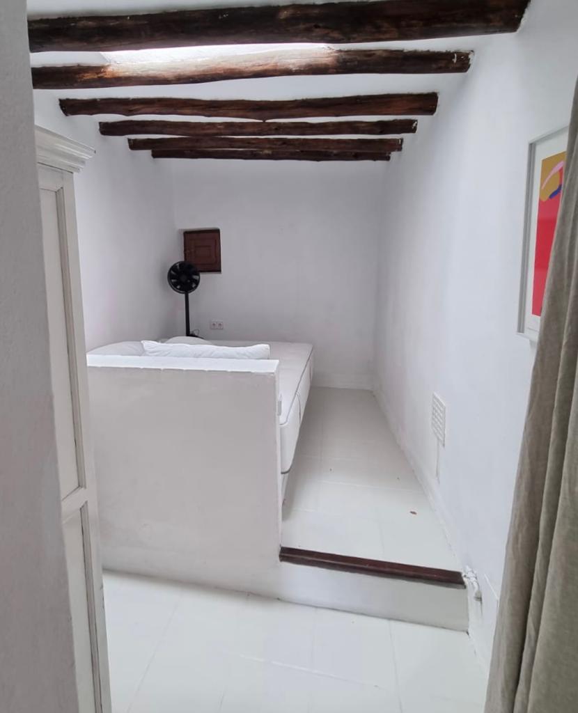 Koop een huis met 2 slaapkamers in Ibiza op een bosperceel van 85.000 m² bij Benirras