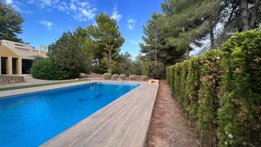 Groot huis met veel privacy en veel mogelijkheden in de buurt van de Morna Shool en Ibiza