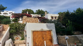 Vrijstaand traditioneel familiehuis te koop in Cala Llonga