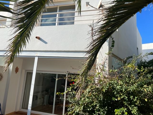 Zeer goed gelegen huis van 136 m2 direct aan zee in Santa Eulalia