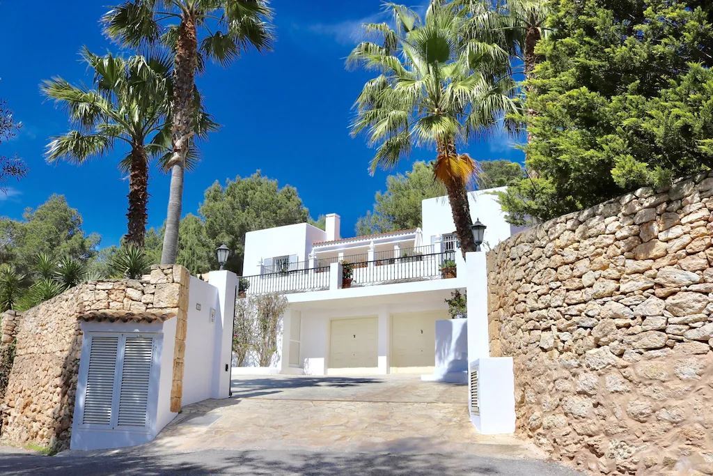 Villa met privézwembad en prachtig uitzicht over het landschap naar de zee te huur