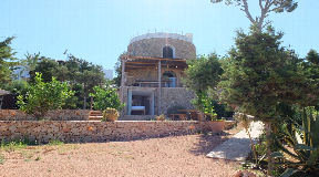 Unieke villa met 3 slaapkamers te koop in Cala Gracio, Ibiza