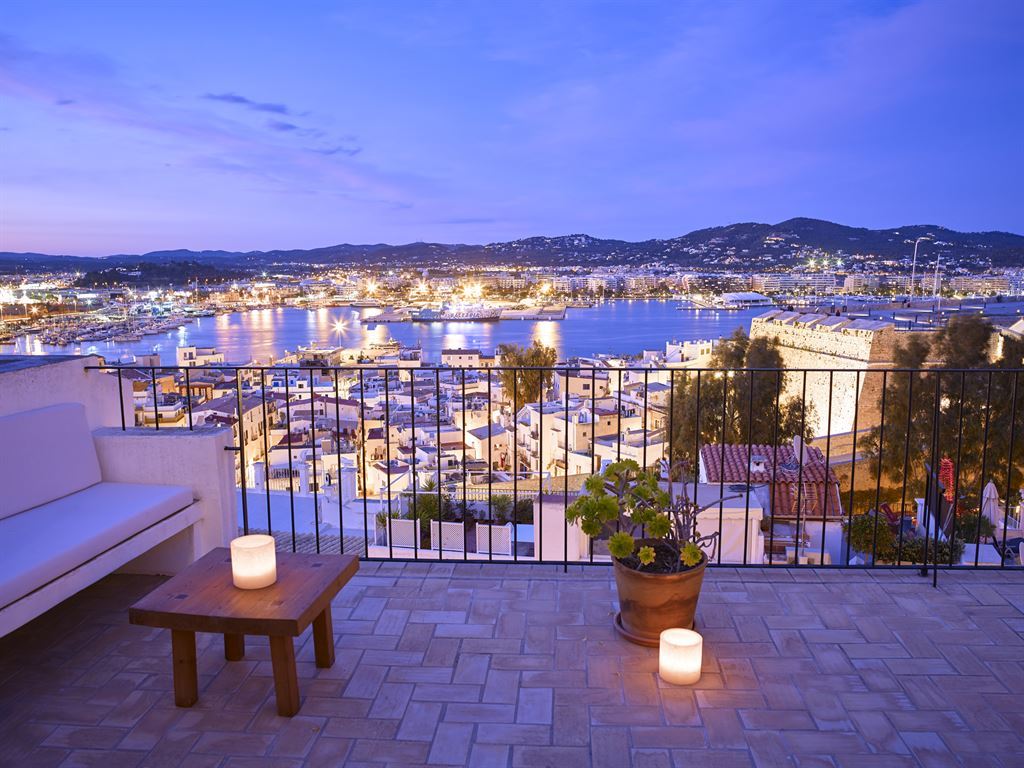 Huis in de oude stad met prachtig uitzicht op de haven van Ibiza