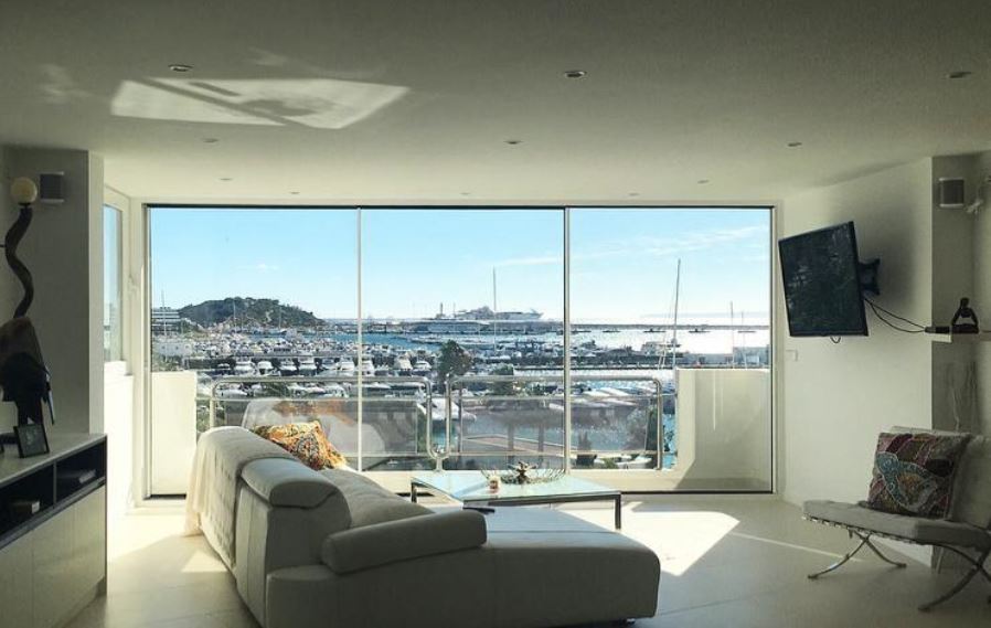 Zeer mooi gerenoveerd penthouse in Marina Botafoch met prachtig zeezicht en Dalt Vila