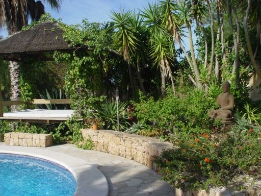 Villa te koop met groot zwembad en zeer mooie tuin in de buurt van San Augustin