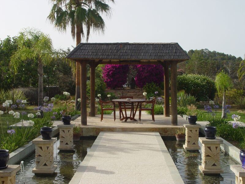 Villa te koop met groot zwembad en zeer mooie tuin in de buurt van San Augustin
