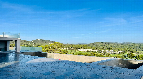 Nieuw gebouwde moderne villa in Roca Llisa met prachtig uitzicht