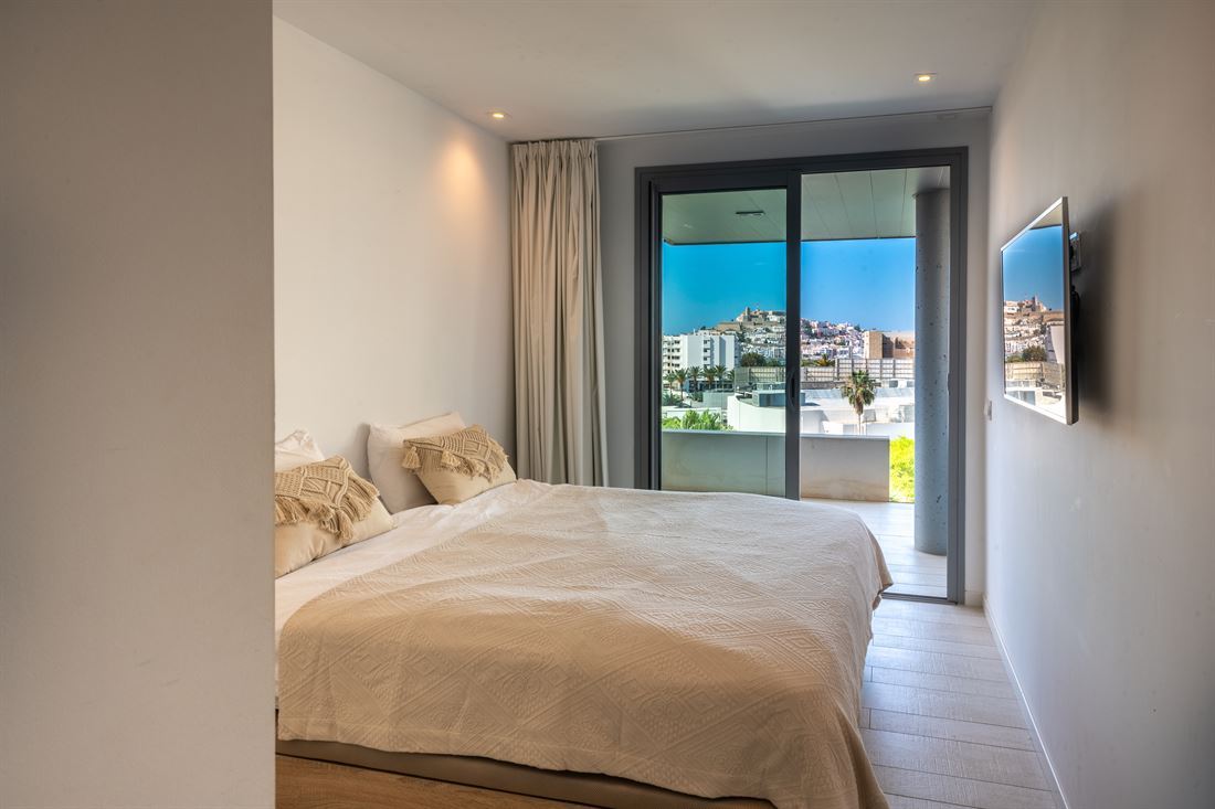 Appartement met drie slaapkamers met uitzicht op Dalt Vila in Marina Botafoc