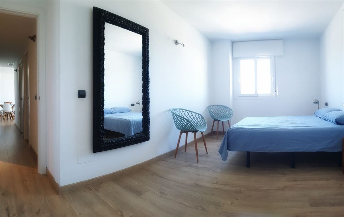 Modern luxe appartement met panoramisch uitzicht nabij Marina Botafoch en het strand van Talamanca