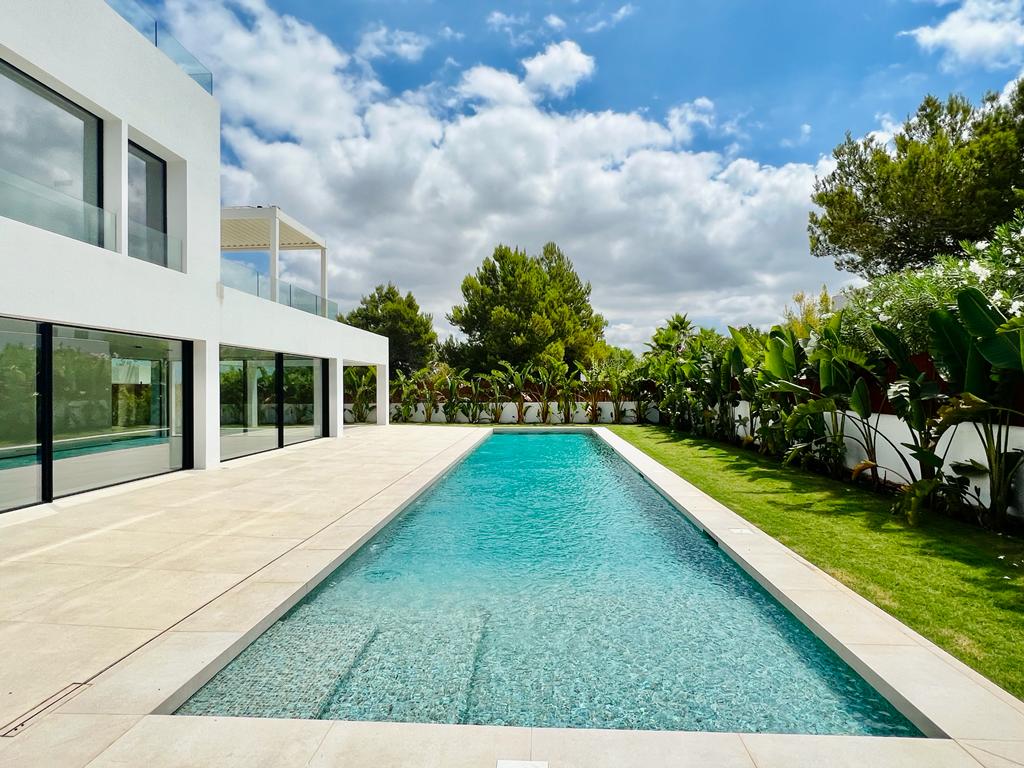 Vier nieuwe moderne villa's in een rustige omgeving