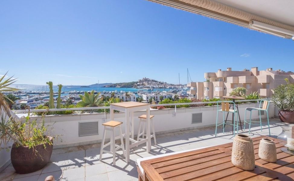 Exclusief duplex penthouse op toplocatie op Ibiza