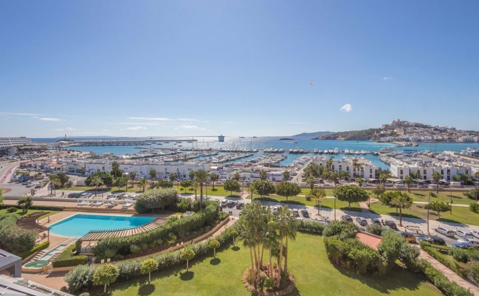 Exclusief duplex penthouse op toplocatie op Ibiza