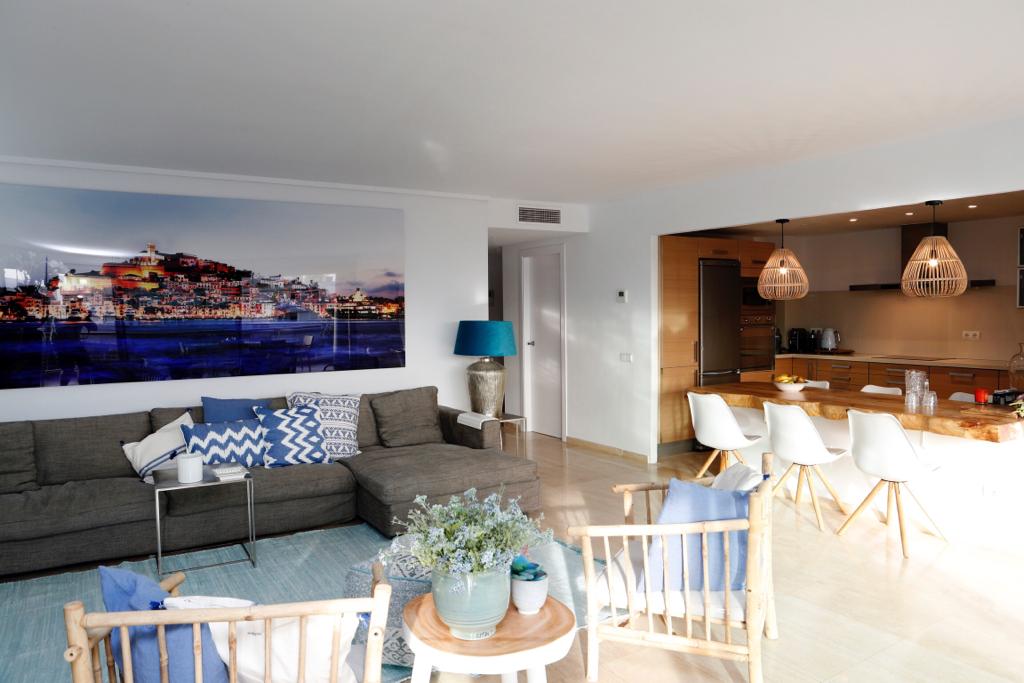 Luxe appartement met grote terrassen in een exclusief gebied van Ibiza te koop