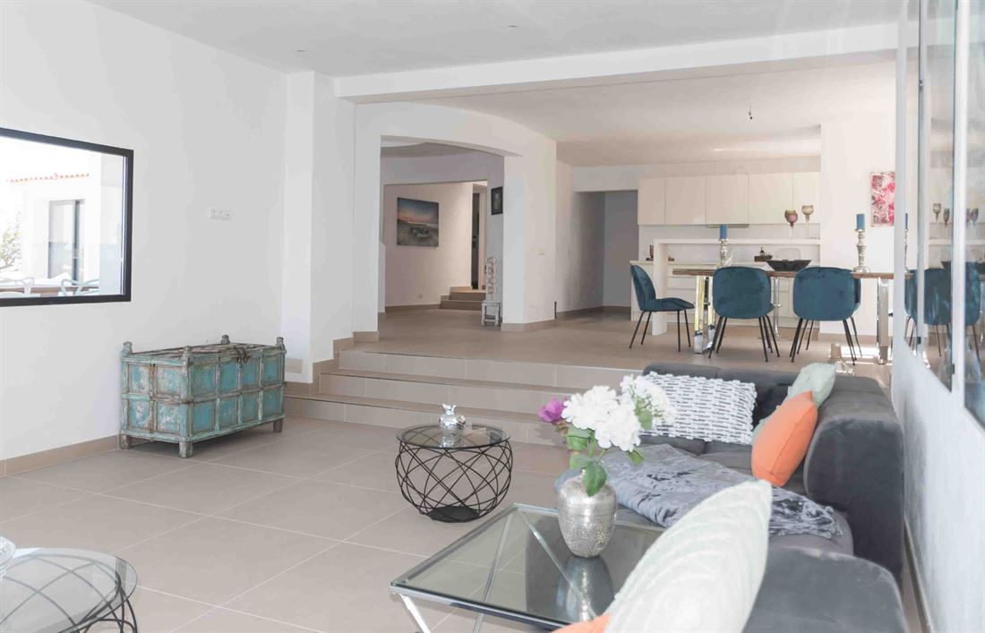 Moderne gerestaureerde villa in Cala Moli met fantastisch uitzicht op zee