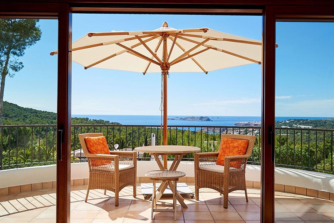 Mediterrane villa gelegen in de heuvels tussen San Jose en Cala Tarida met prachtig uitzicht op de westkust