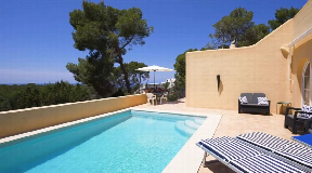 Prachtig vrijstaand huis met adembenemend uitzicht op zee en zwembad in Sant Antoni de Portmany