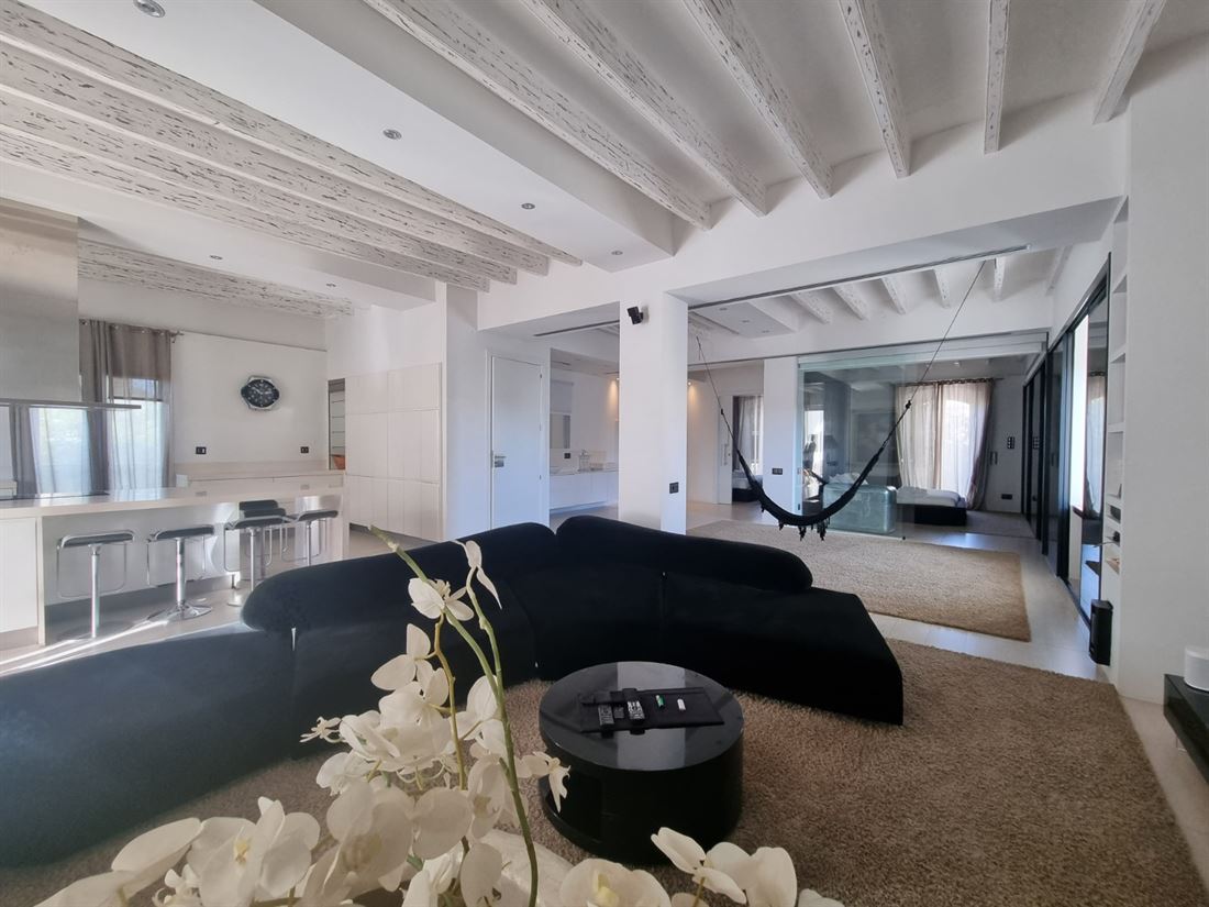 Twee unieke appartementen in historisch gebouw te koop op Ibiza