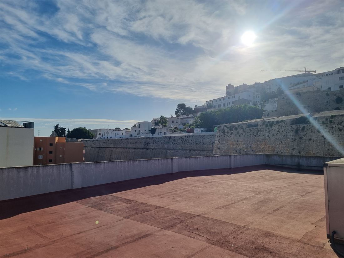 Twee unieke appartementen in historisch gebouw te koop op Ibiza