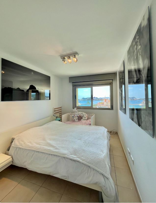 Zeer licht en gezellig appartement met prachtig uitzicht op zee en op slechts 3 minuten lopen van het strand van Talamanca