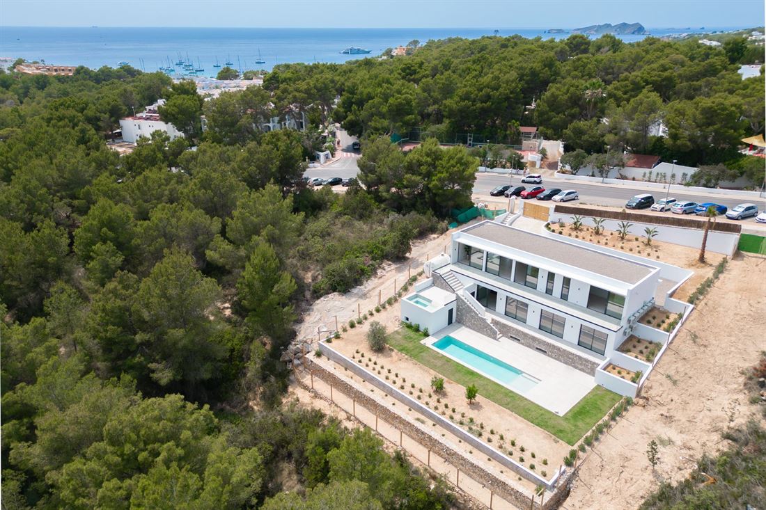 Geweldige villa van hoge kwaliteit in Cala Tarida te koop