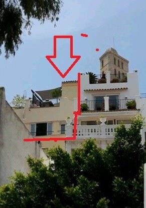 Triplex appartement is gelegen op de top van Dalt Vila te koop
