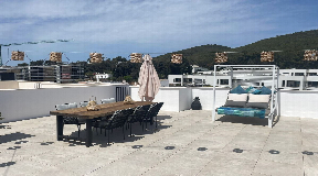 Modern penthouse-appartement in Santa Eulalia te koop
