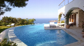 Uitzonderlijke luxe woning met 3 villa's en toegang tot de zee in Cala Boix, San Carlos