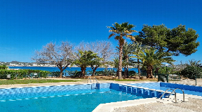 Stijlvol appartement aan het strand op een steenworp afstand van de zee aan de westkust van Ibiza