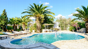 Unieke villa vlakbij Ibiza te koop met toeristenvergunning