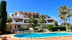 Geweldige villa met zeezicht in Portinatx te koop