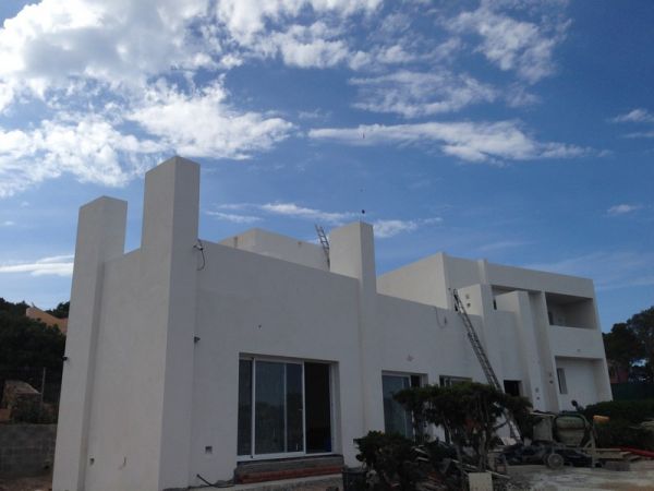 Nieuwe villa in Cala Moli te koop