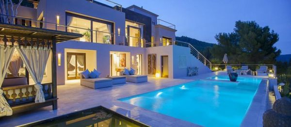 Luxe villa 8 slaapkamers in Ibiza te koop